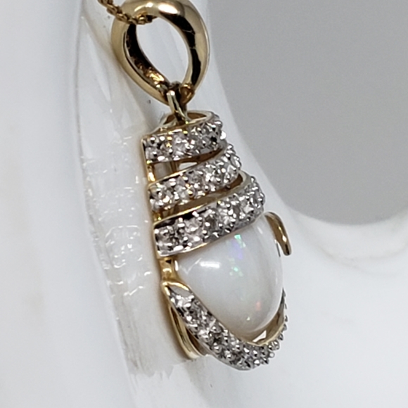 14k diamond and Australian white opal pendant - Picture 4 of 9